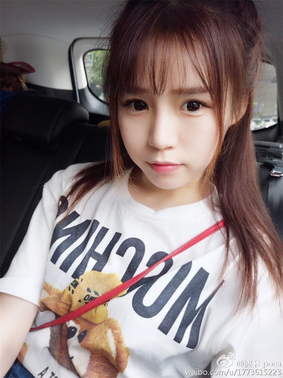 清纯靓丽的甜美妹子支伟婷自拍照