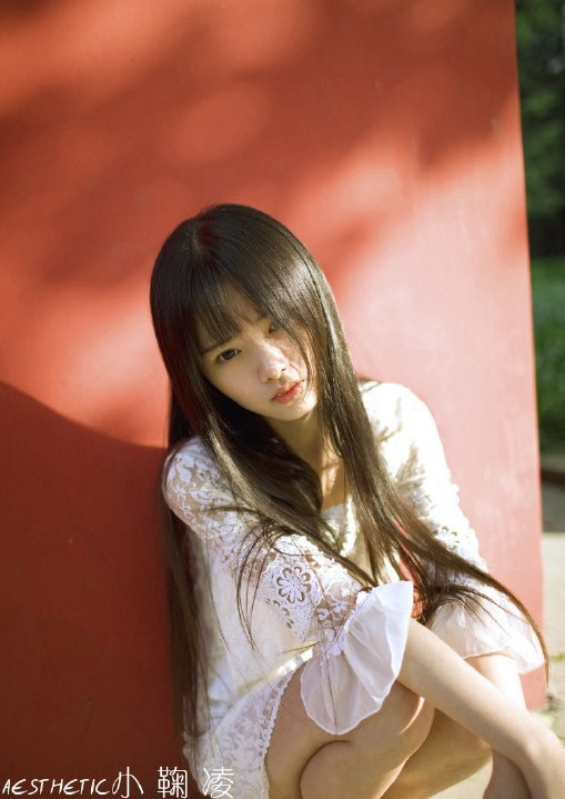 年轻日本模特美女森�智美迷人图片