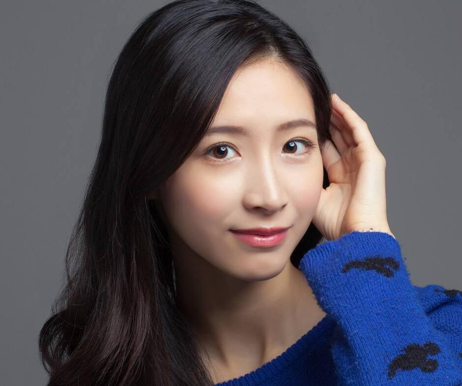 90后嫩模白色诱惑私房照