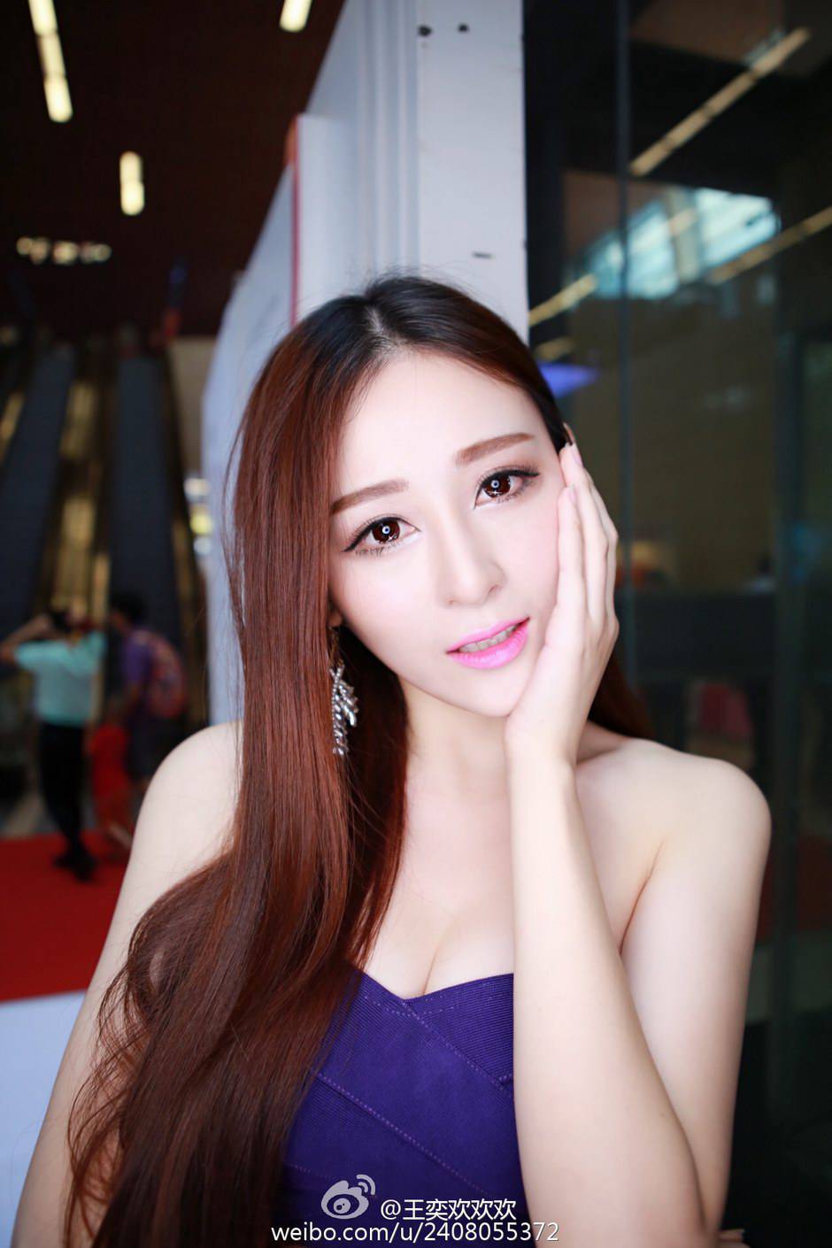 性感美女模特王奕欢微博晒诱人写真照