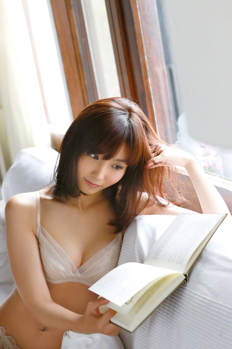 日本颜值逆天妹子吉木梨纱内衣私房秀
