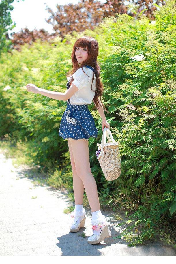 日系甜美女孩清新可人户外照