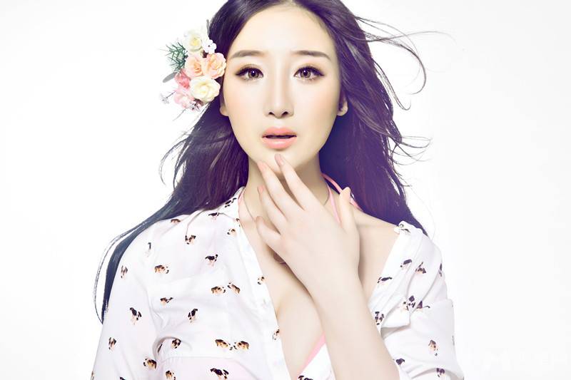 C罩杯性感妹子金美淇美图欣赏