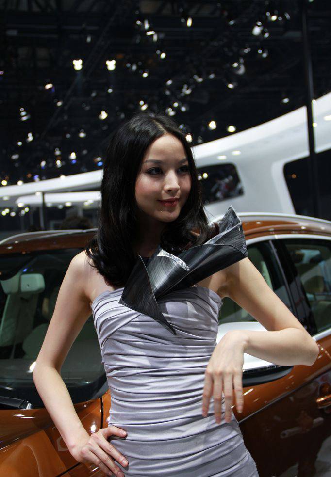 2010年广州车展奥迪展长腿车模美女大展S型火辣身材