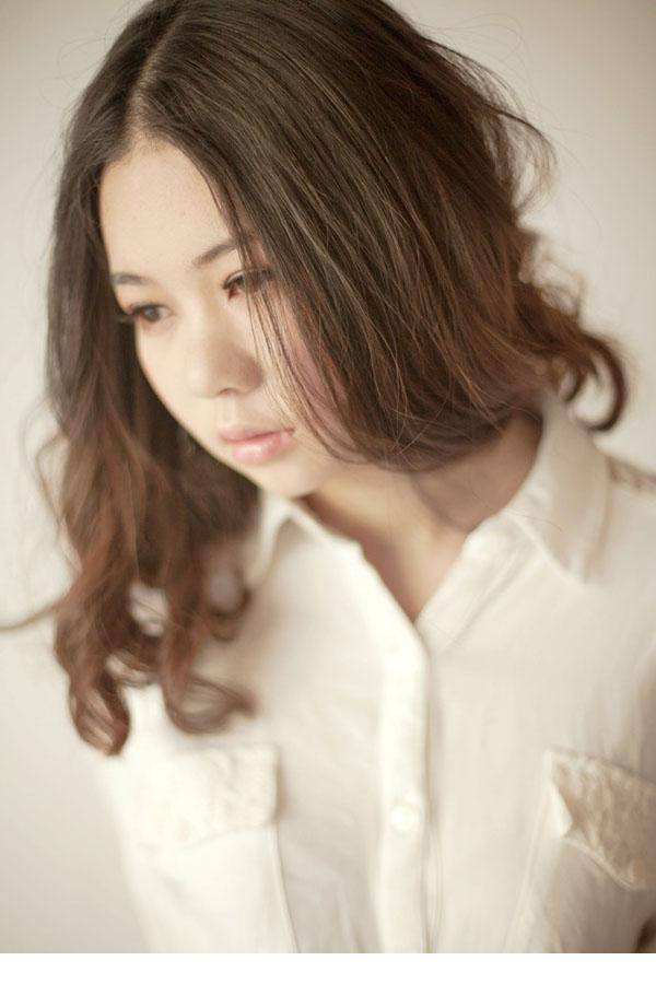 轻熟女时尚白衬衫性感写真