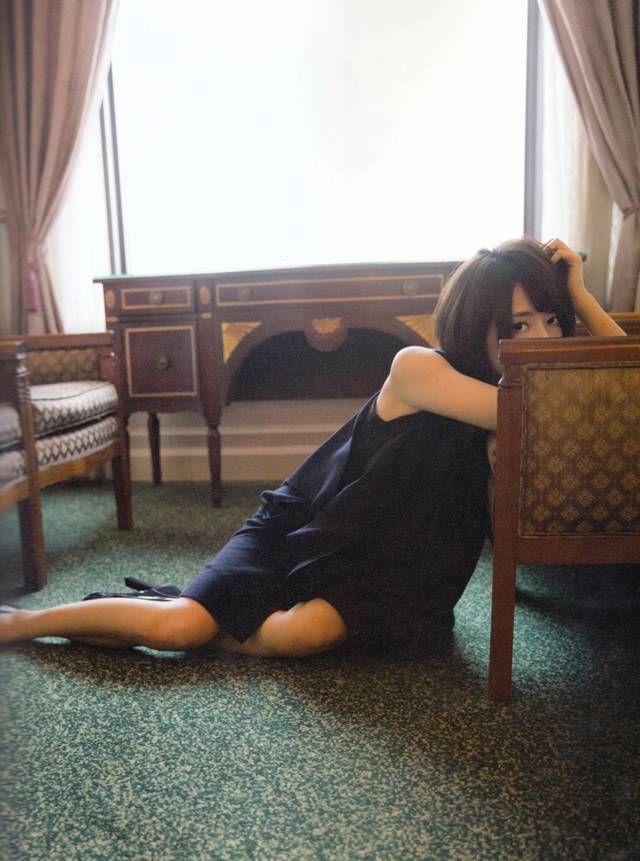 日本女星桥本奈奈未性感狂野写真