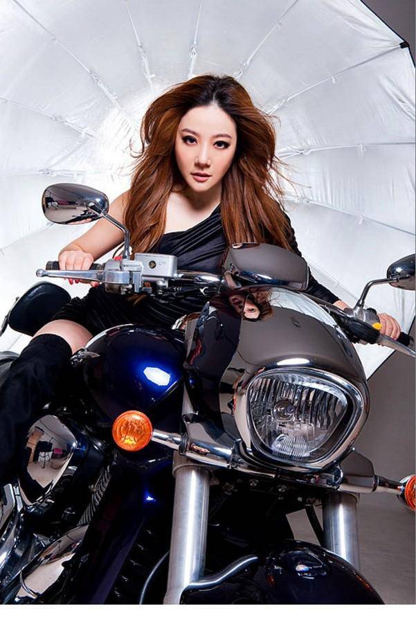 超酷又性感的摩托女郎诱惑照