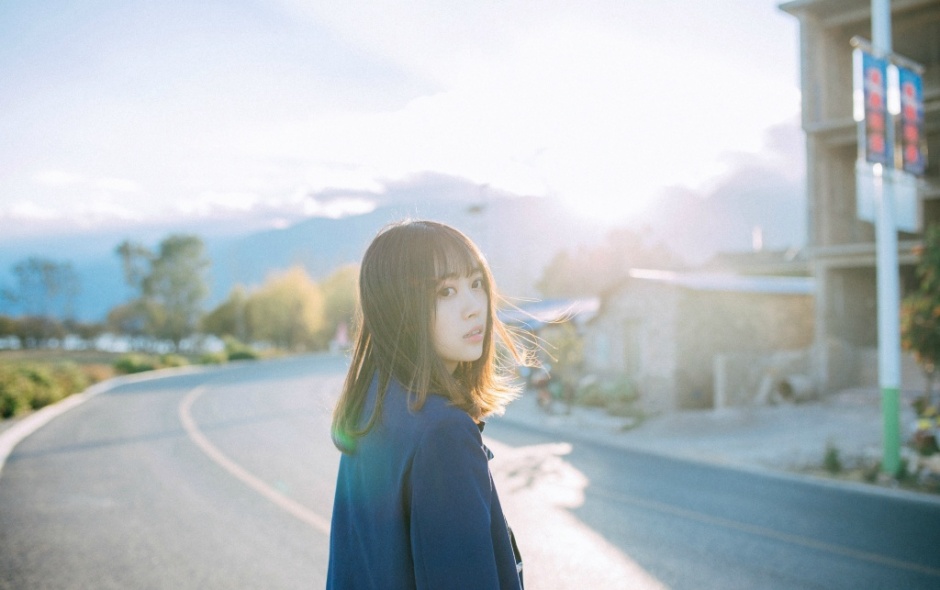 性感纹身女模特大尺度写真照