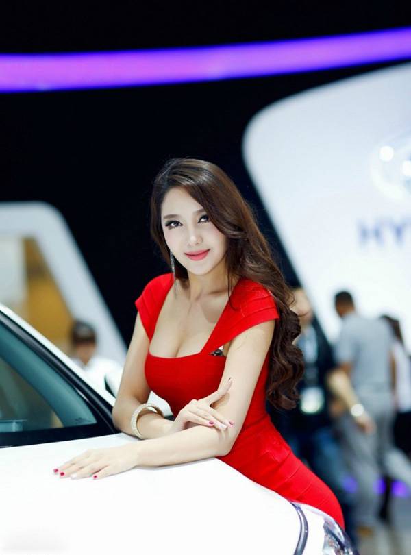 美女车模红色诱惑超清晰图片