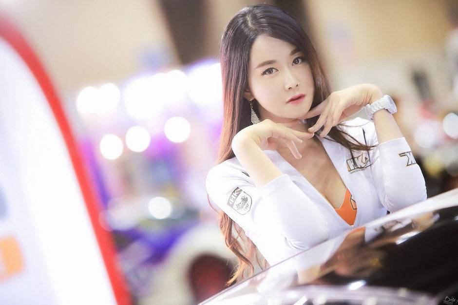 韩国性感模特殷夏荣美腿写真