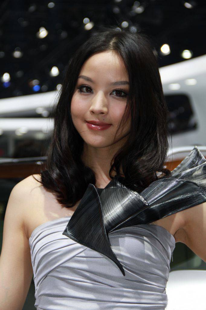 2010年广州车展奥迪展长腿车模美女大展S型火辣身材