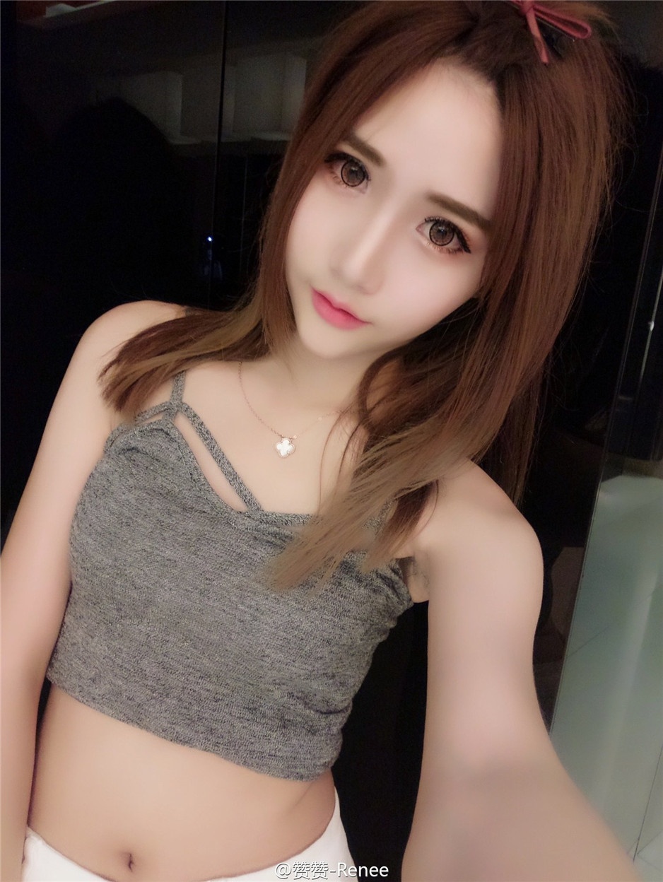 清纯甜美妹子赞赞Renee的微博美照
