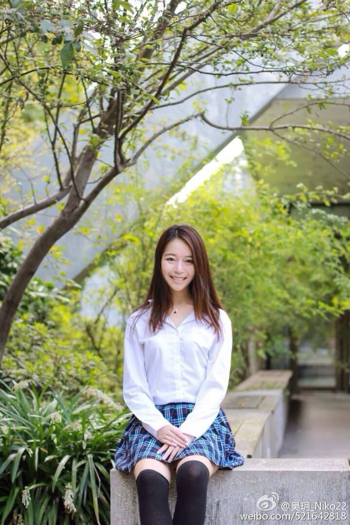 中国第一清纯校花吴�唯美养眼写真