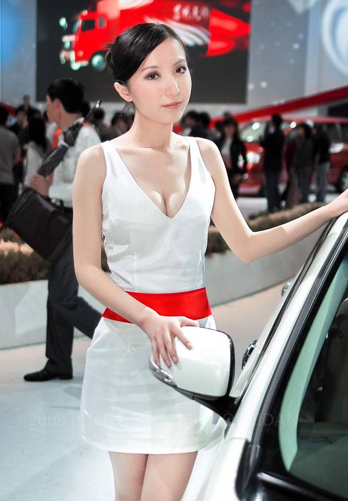 上海车展上的靓车美女高清组图