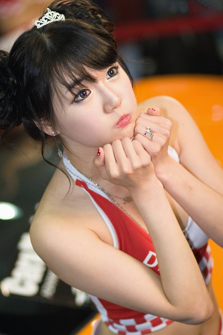 韩国美女车模可爱俏皮组图