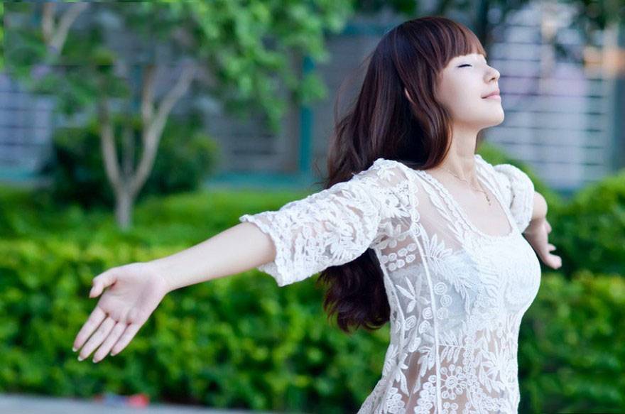 邻家少女甜美户外清新写真
