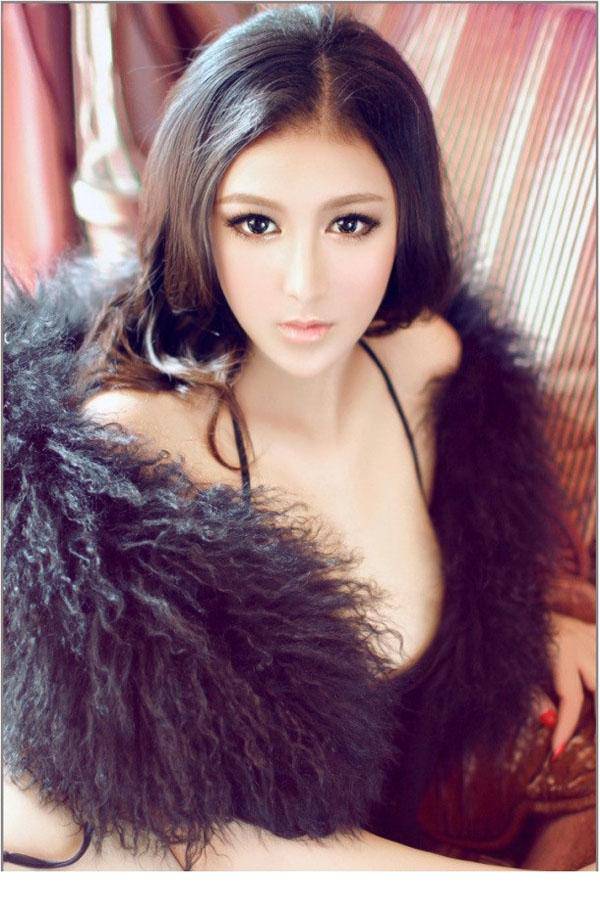 90后性感美眉魅惑勾人私房照