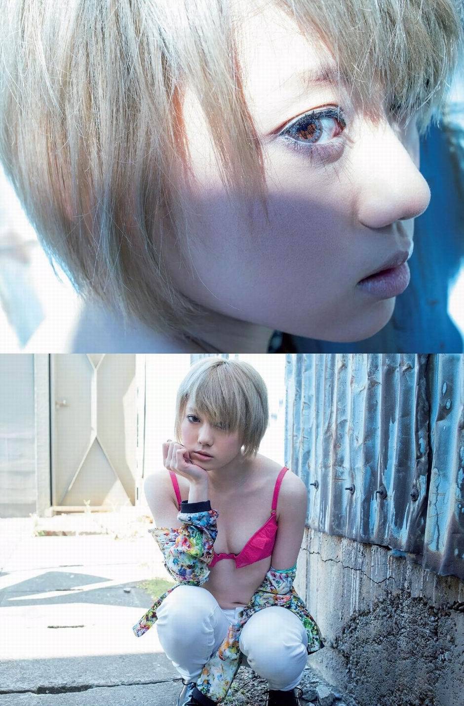 日本短发模特�崎こころ迷人写真集