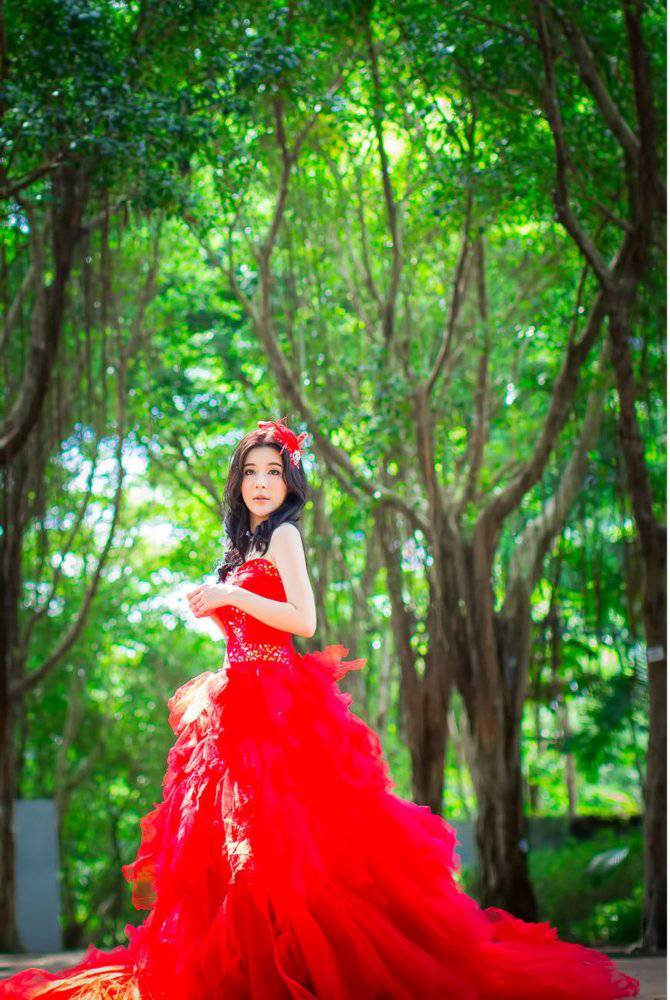 人气时尚模特陈滢安唯美外拍