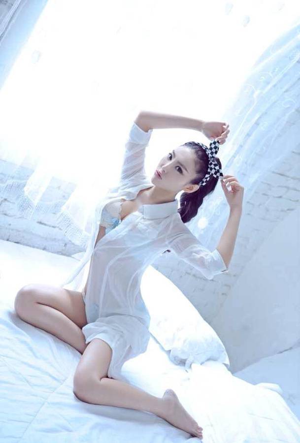 陈文倩游乐场火辣迷人造型写真