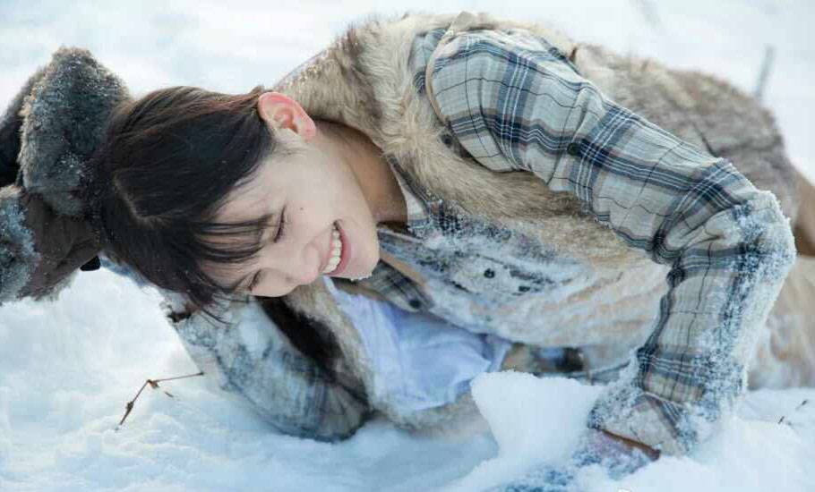 郑伊雪地绽放甜美笑容