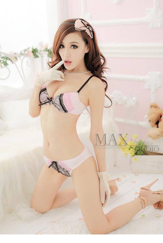 90后美眉私房诱惑内衣写真