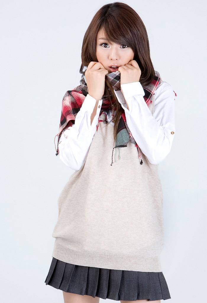 美女模特初秋时尚装扮展清新可人