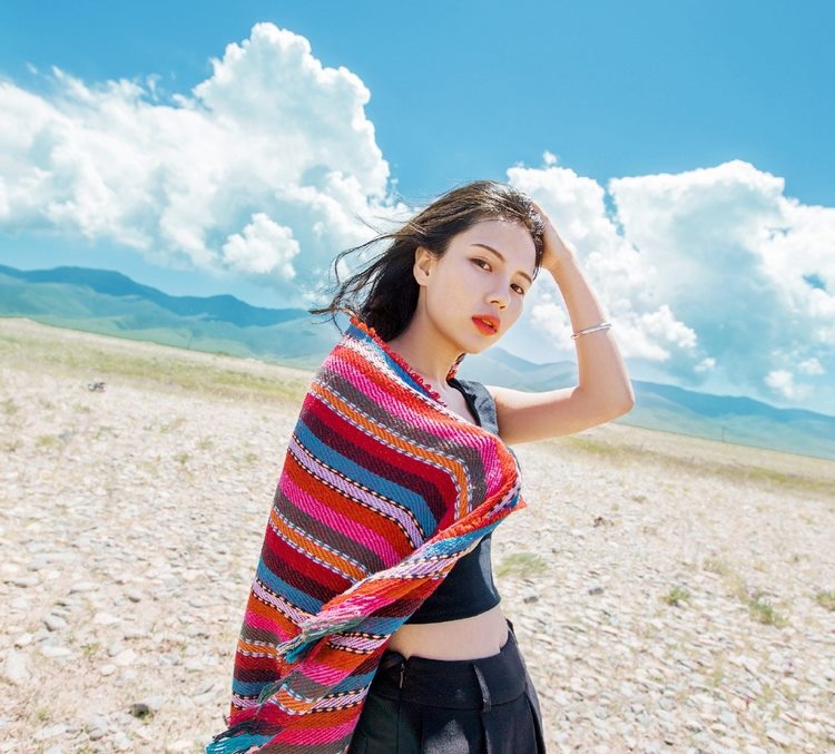 车模小天后孙依宁超诱人艺术写真