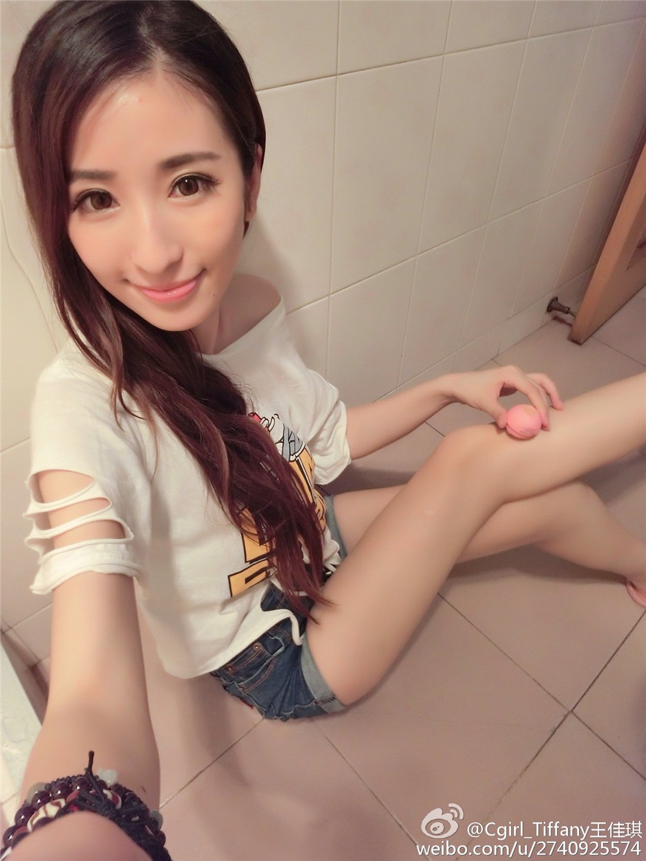 90后清纯宅男女神王佳琪微博私服照