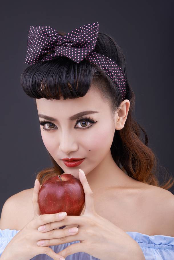 美女喻曦复古演绎油画美人写真