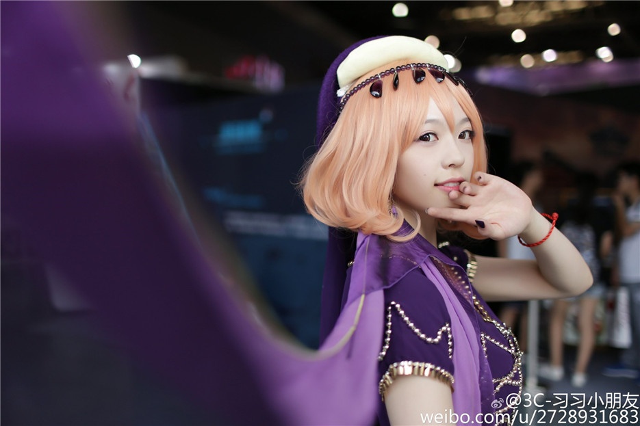 90后清纯校花cos护士微博美照