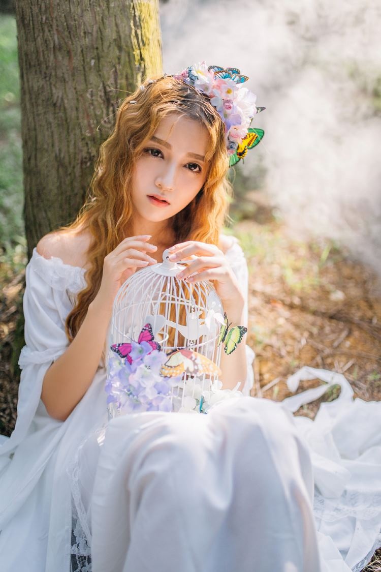 日本美女模特大泷里佳妩媚迷人写真