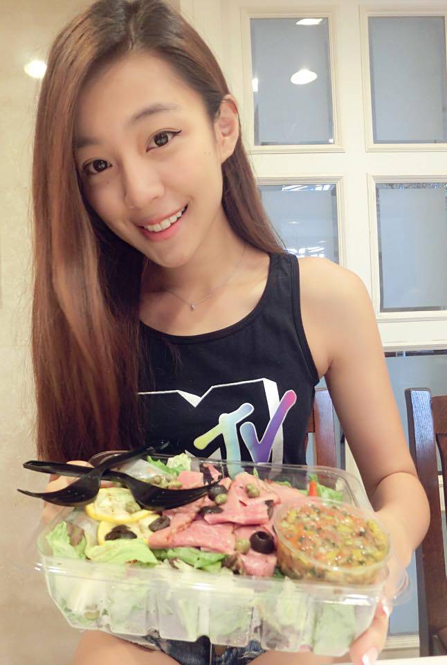 九头身黄金比例身材模特费子�迷人美照