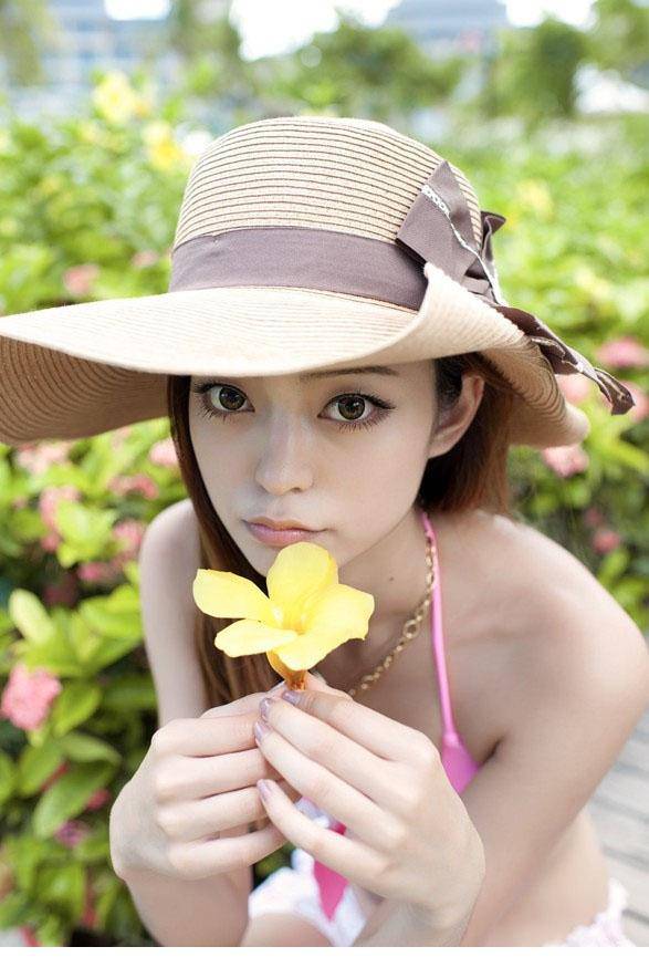 泳池边的比基尼泳衣美女模特清凉写真集