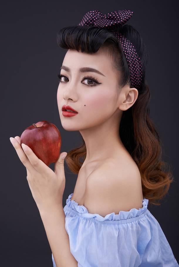 美女喻曦复古演绎油画美人写真