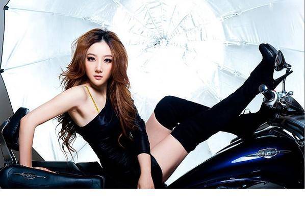 超酷又性感的摩托女郎诱惑照
