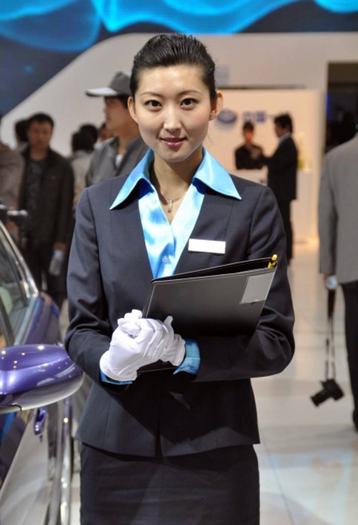 北京国际车展美女尽显优雅气质组图