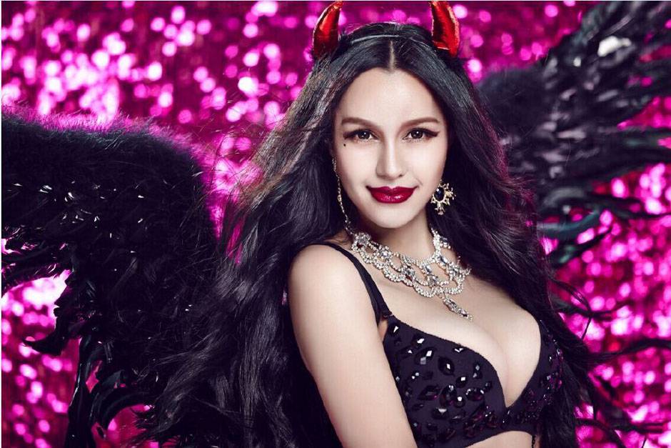 G奶女神苏梓玲变身性感小恶魔