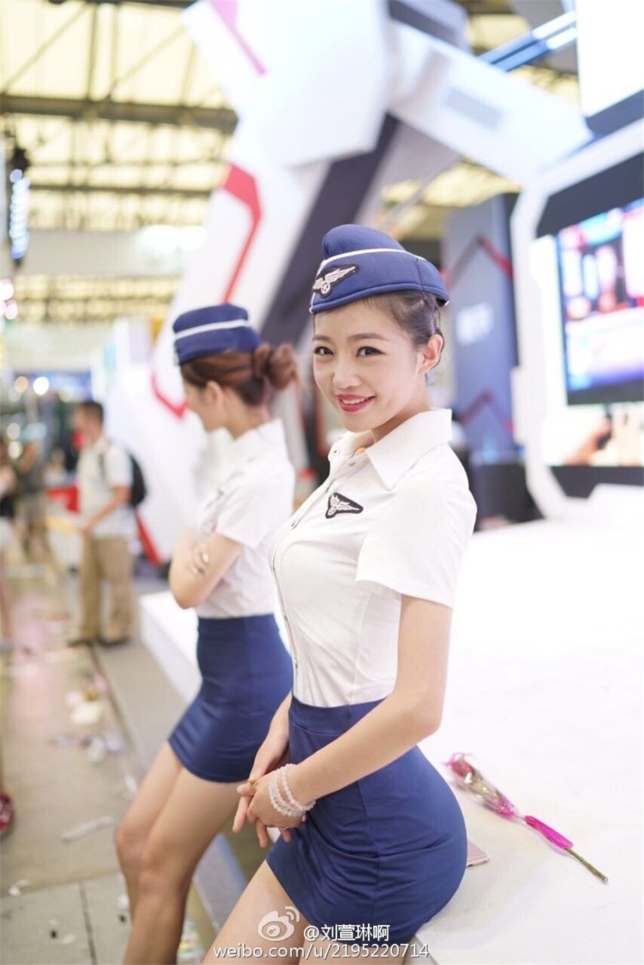 空姐美女刘萱琳制服诱惑图片