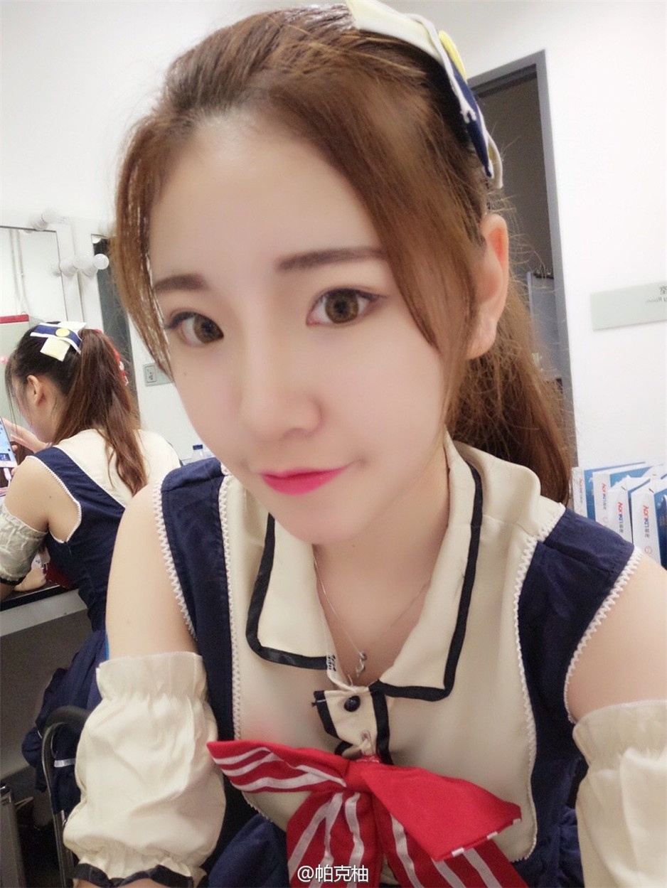 清纯大眼美女帕克柚自拍图片