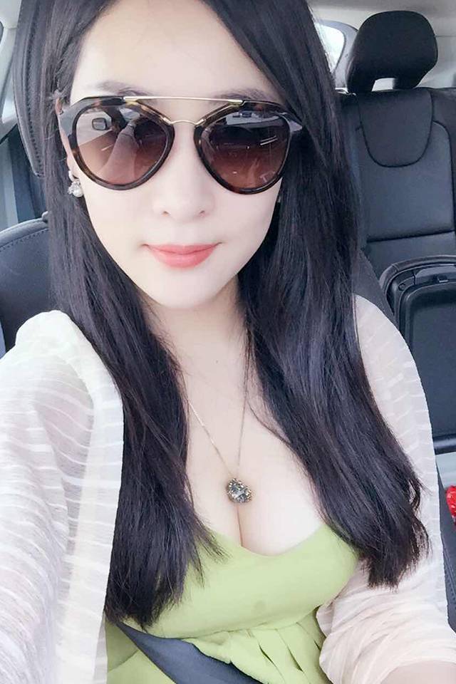 C罩杯性感妹子七月巧儿妩媚写真照