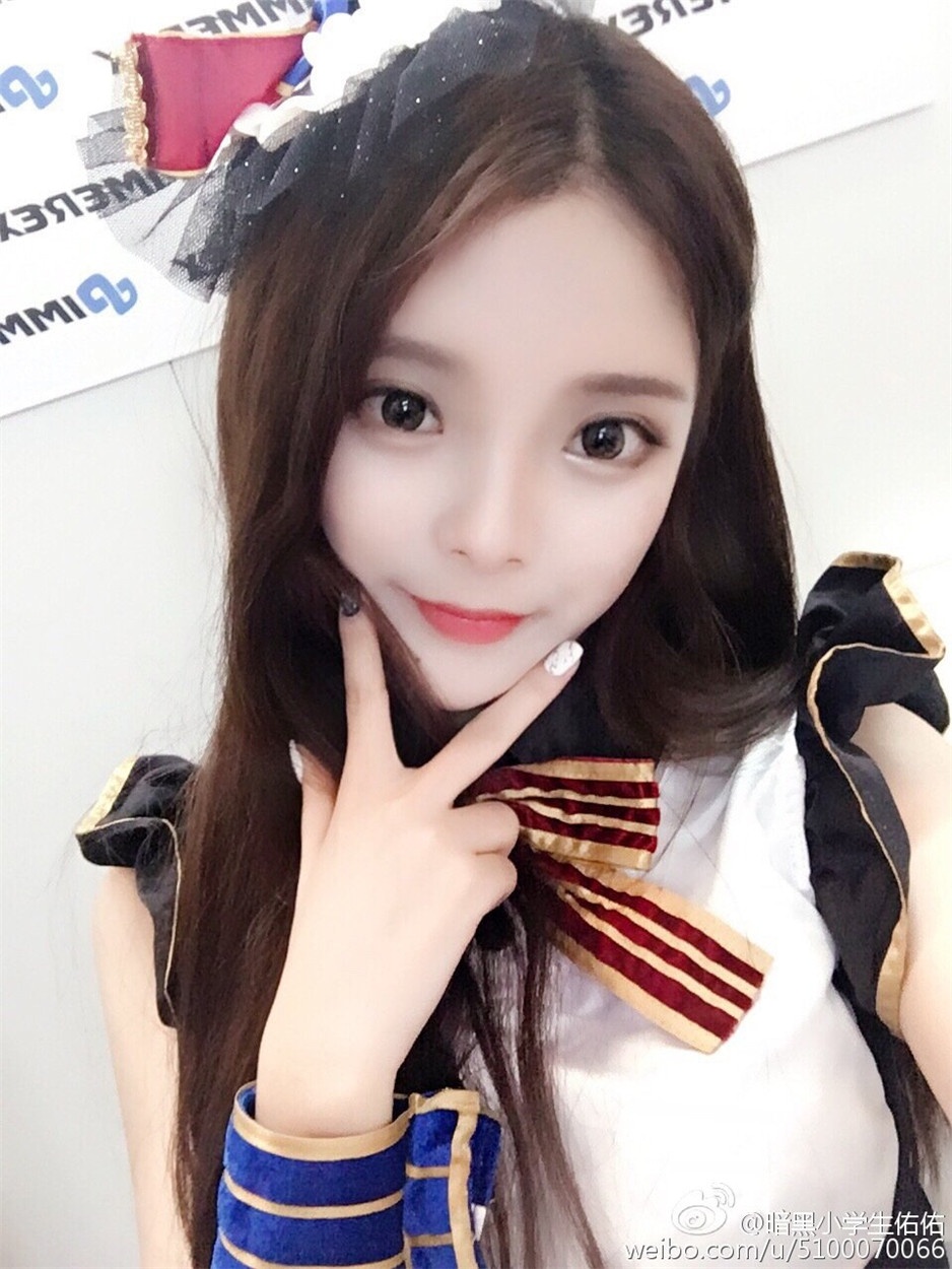 清纯邻家女孩徐小佑可爱自拍照