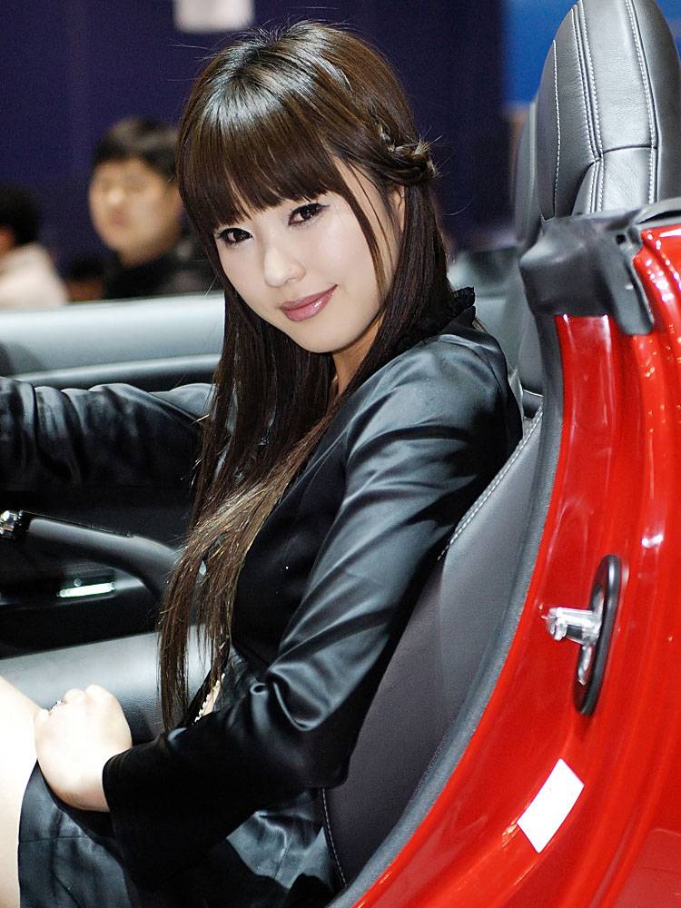 车展现场的韩国美女模特