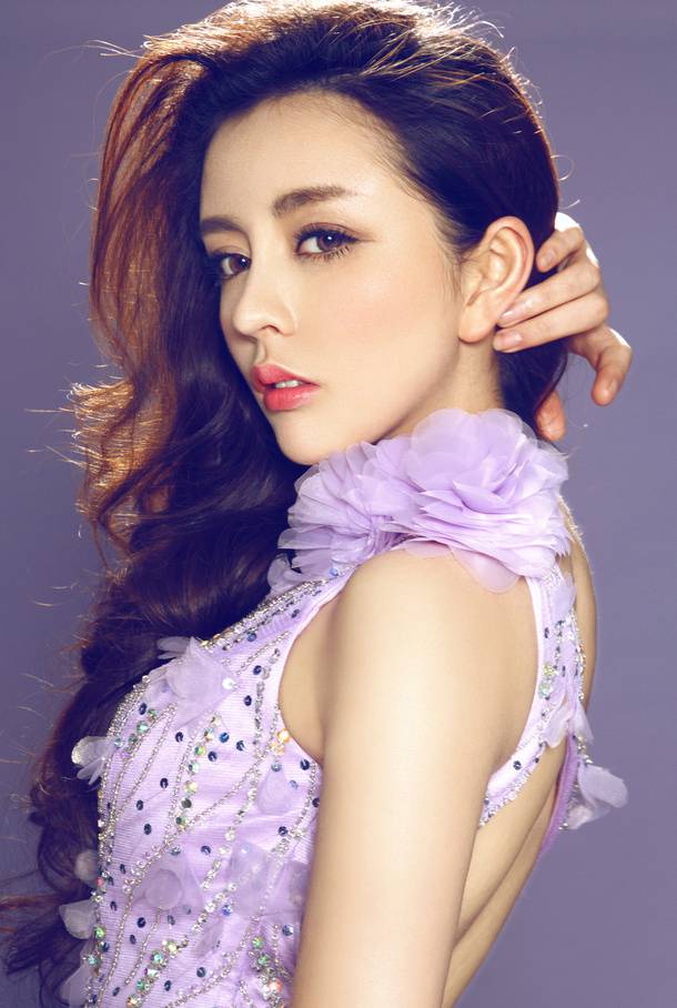 美女模特高兮妍尽显优雅气质