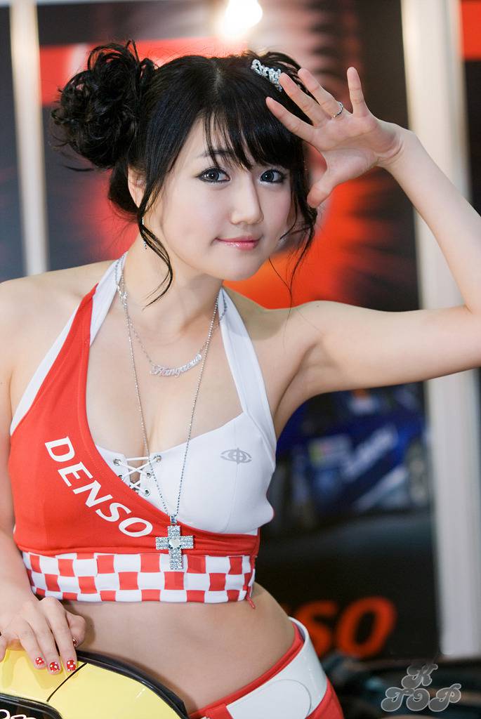 韩国美女车模可爱俏皮组图