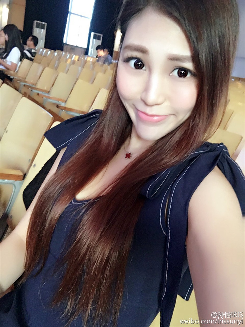 气质美女孙怡IRIS微博生活照