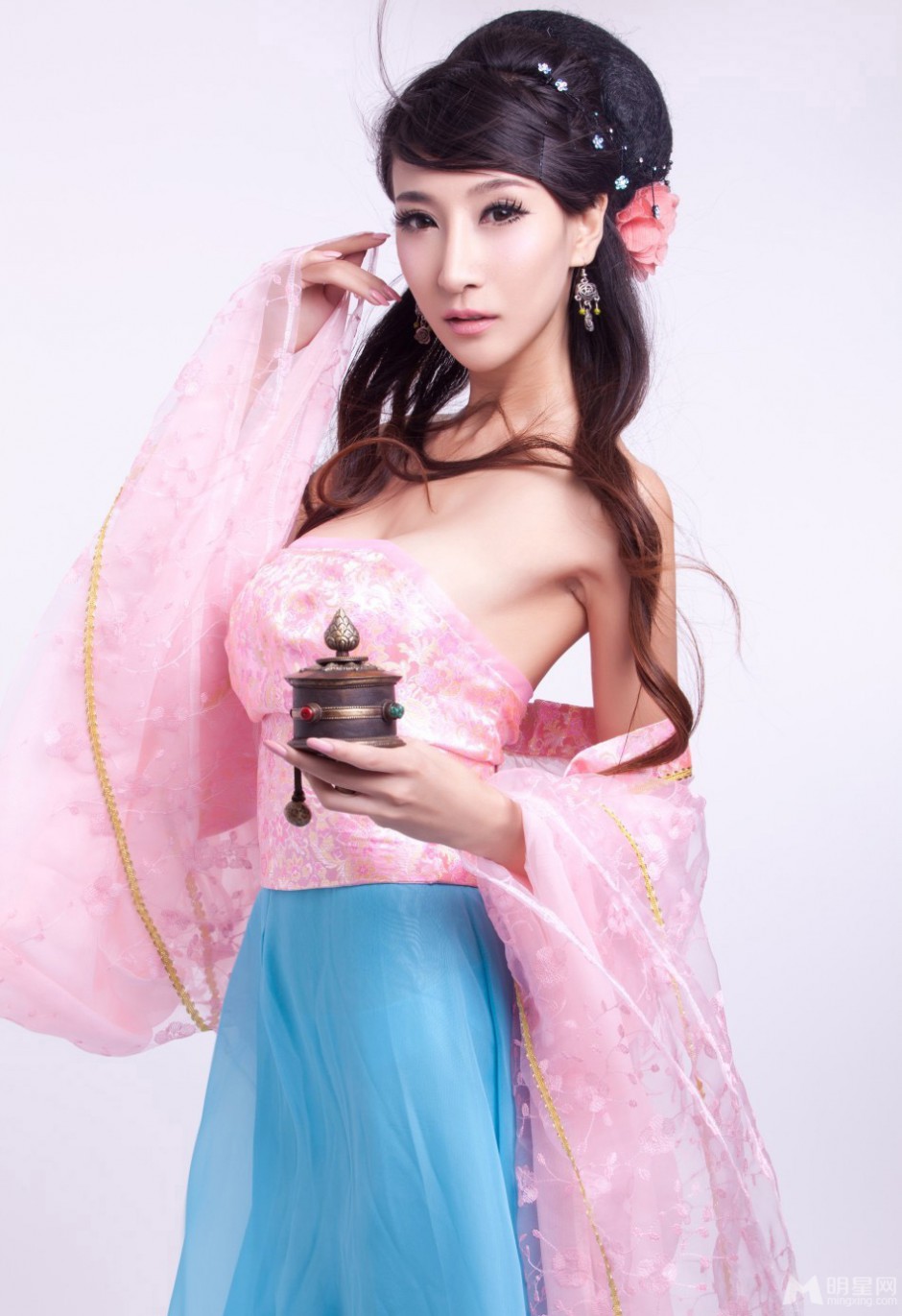 薄纱古装长裙美女模特何傲珊娇媚迷人