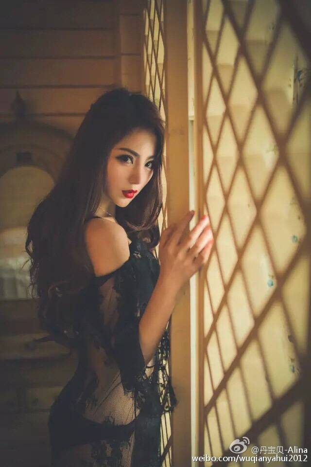 冷艳美人模特丹宝贝Alina微博曝私房照