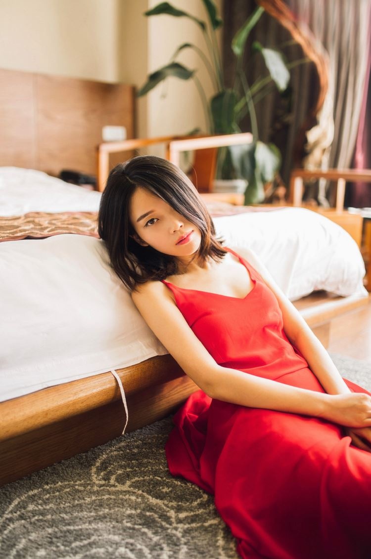日本G罩杯av女优森下悠里室内性感写真