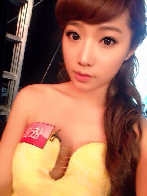 网络红人陈依依清纯诱惑写真集